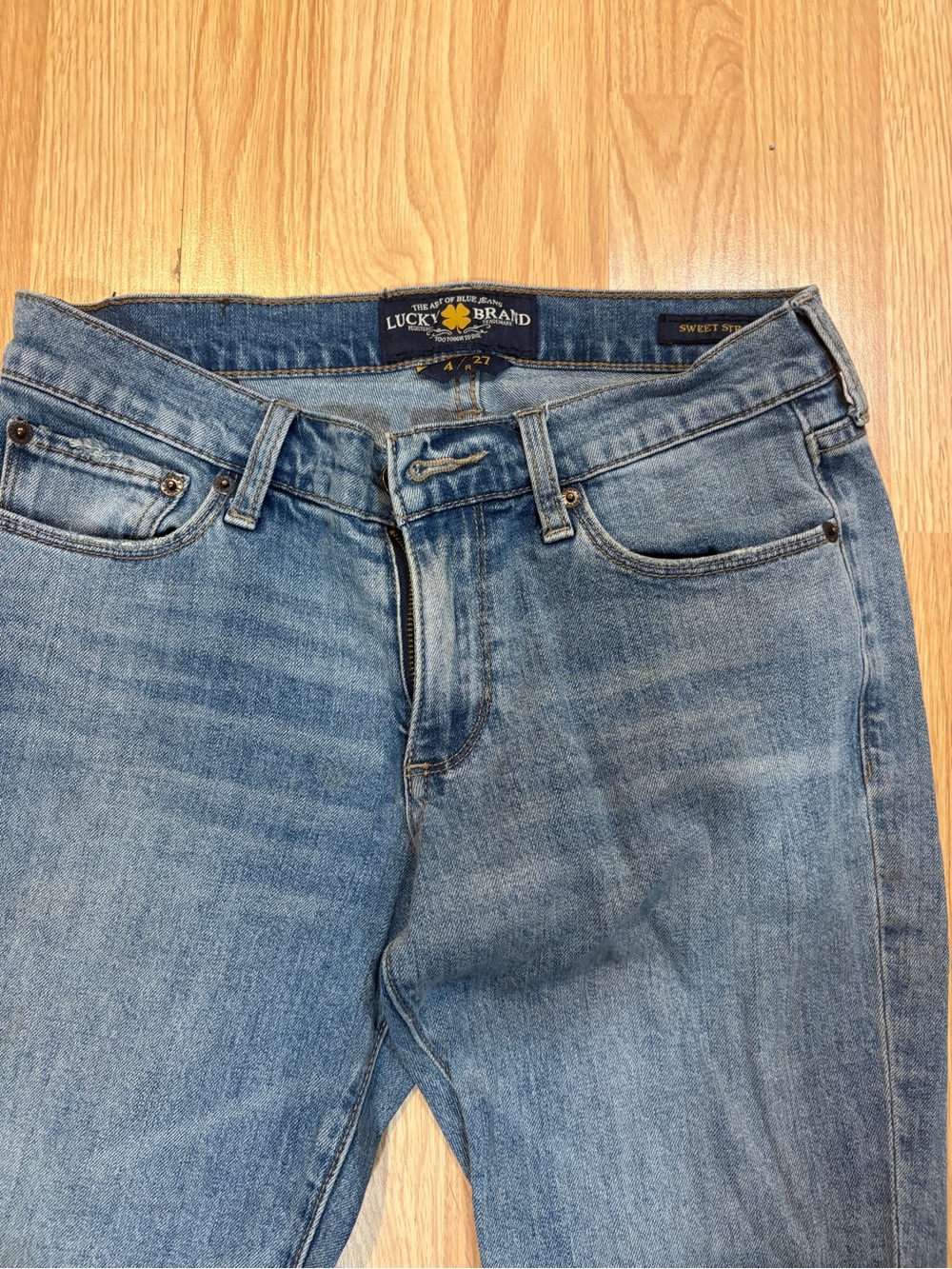 Lucky Brand Women’s Medium Blue Straight Leg Jeans